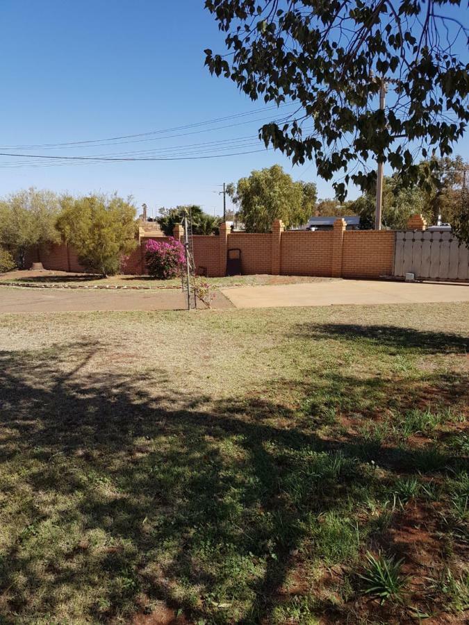 Meekatharra Outback Beach House Kültér fotó